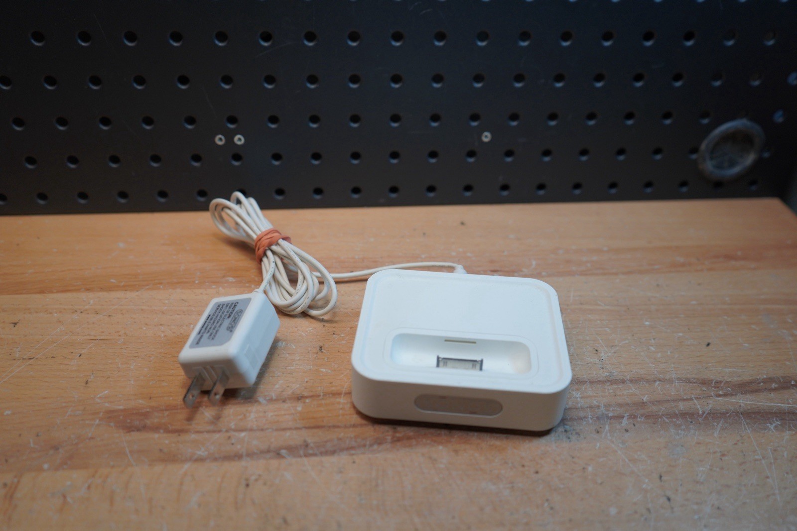 (S) SONOS WD100 Wireless Dock for iPod and iPhone with cord