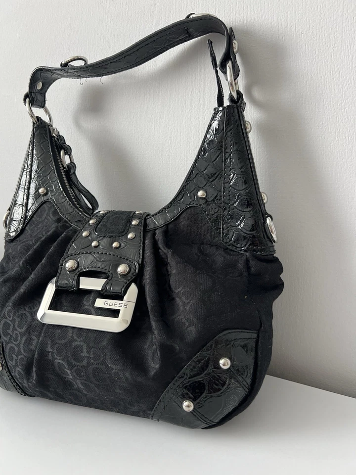 Guess vintage hebilla logo bolso baguette Y2k bolso de mano metal logo monogr... - Imagen 4 de 4