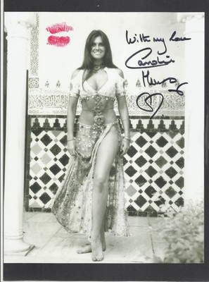 SEXY PIN UP CAROLINE MUNRO AUTOGRAMM 10X8 FOTO MIT MS MUNROS LIPPENDRUCK