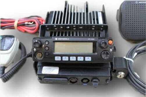 Motorola XTL2500 P25 Digital VHF 110 Watt 136-174 Mhz M21KTM9PW1AN - Image 2 of 3