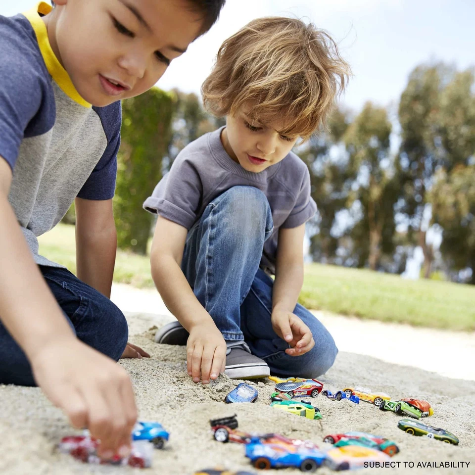 Coffret De 10 Voitures Véhicules Jouets À L'Échelle 164 avec Détails Et Décor... - Photo 3/4