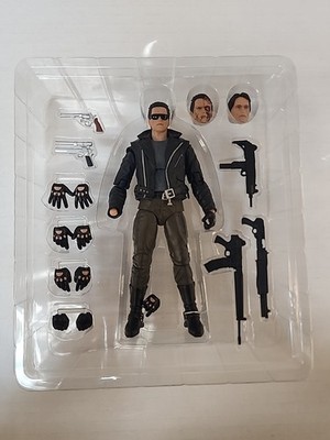 Mafex Terminator T-800 Action Figure 176 Open Package (Right hand