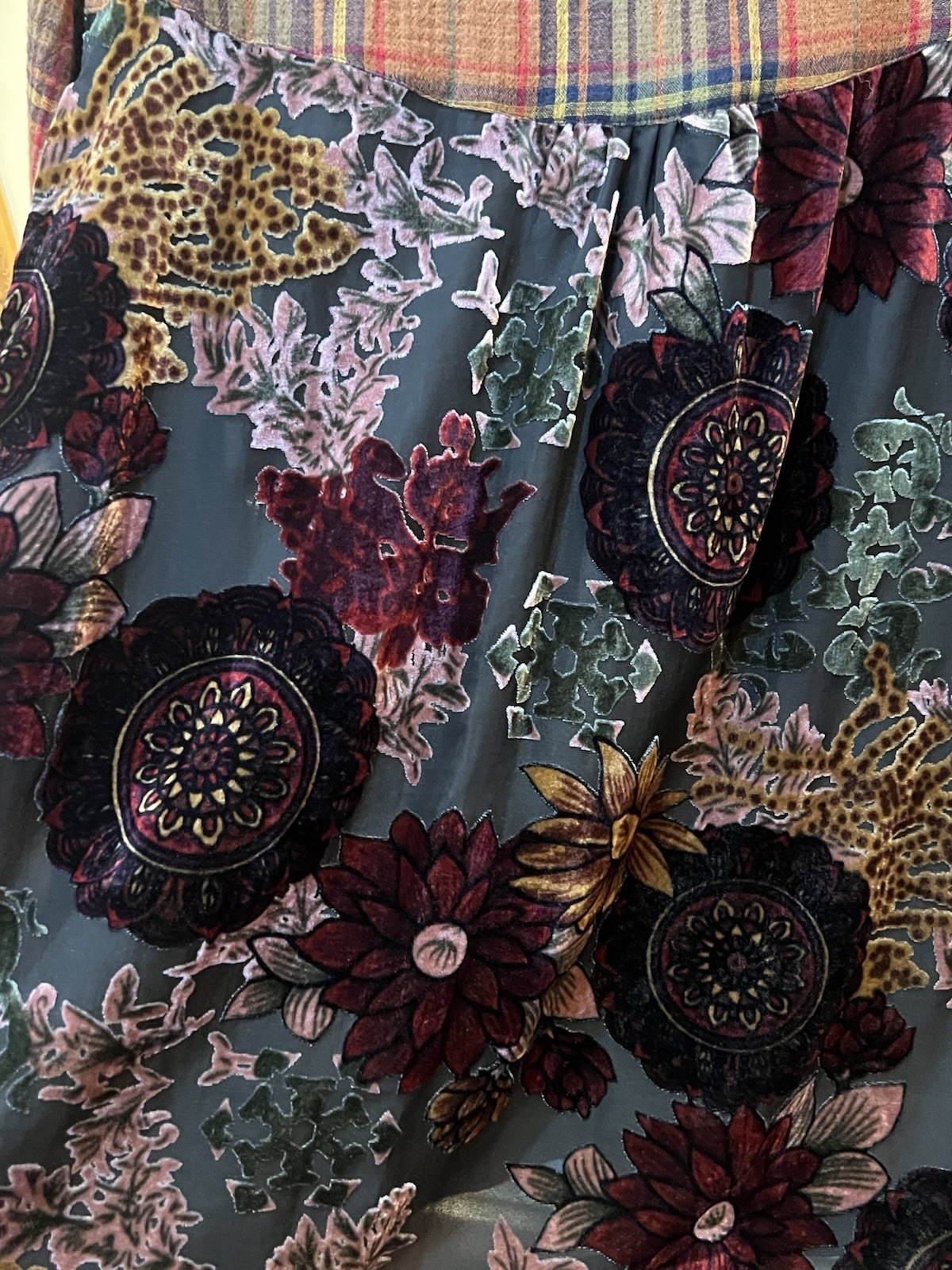 John Mark L bust 47" multi-pattern embroidery vel… - image 9