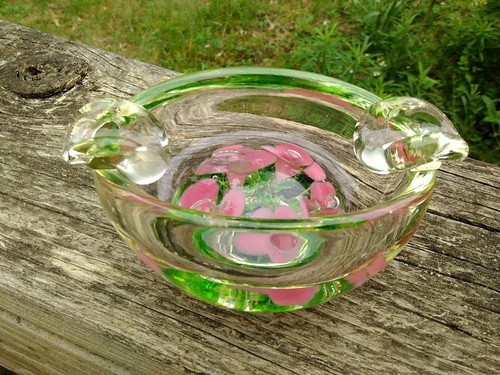 VTG SIGNED Joe St Clair Glass  Ashtray Paperweight Bubbles Pink Flowers  - Afbeelding 1 van 4