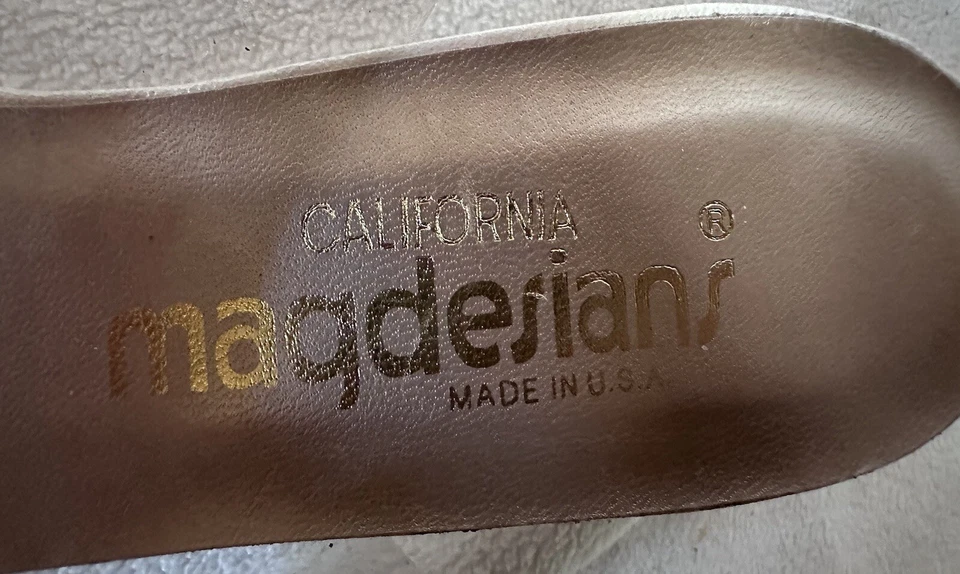 复古全新 California Magdesians 透明乙烯基露背白色金色高跟鞋凉鞋 9.5 — 第 4/4 张图片