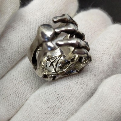 Crazy Pig Designs Bone Hand Ring シルバー