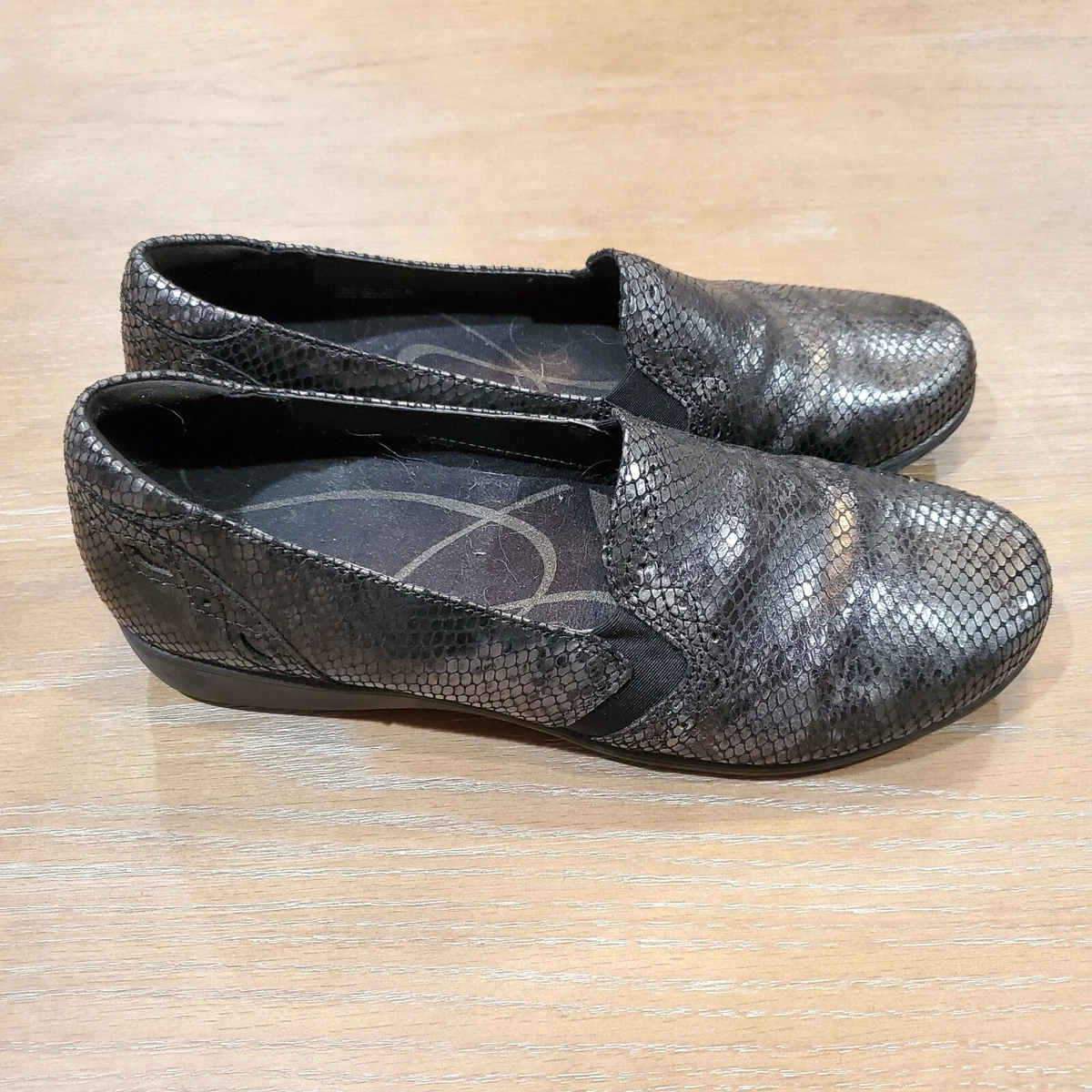 ARAVON womens sz 10AA Adalyn metallic snake print slip on comfort