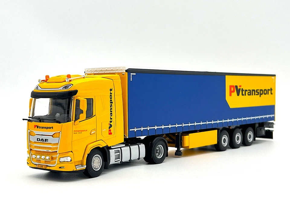 Remolque DAF XG 4x2 lado cortina "Transporte fotovoltaico" modelos de camiones WSI escala 1:50 Foto 2 de 4