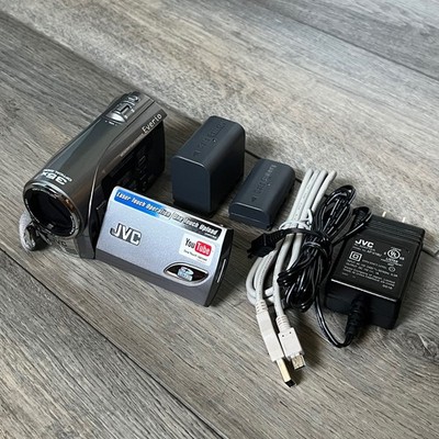 JVC Everio GZ-MS100U Digital Camcorder Silver w/ Battery + Charger Tested