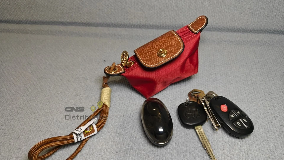 Longchamp Le Pliage Lona Monedero Bolsa Papel Rojo NUEVO STOCK EN EE. UU. Y ENVÍO Foto 4 de 4