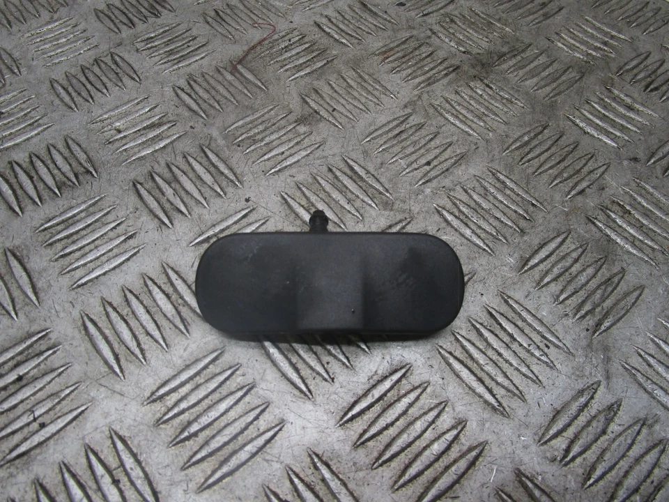 Seat Leon 2017 5 puertas lado del pasajero parabrisas lavadora jet 5F0955985 OEM Foto 2 de 4