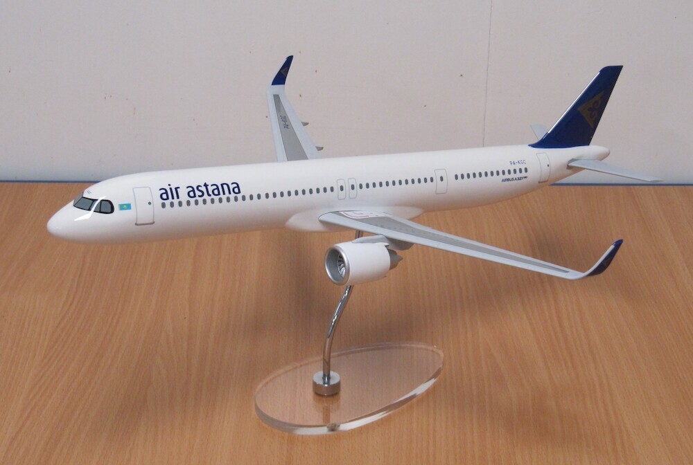 Air Astana Airbus A321neo P4-KGC 1/100 scale desk model NEW TD
