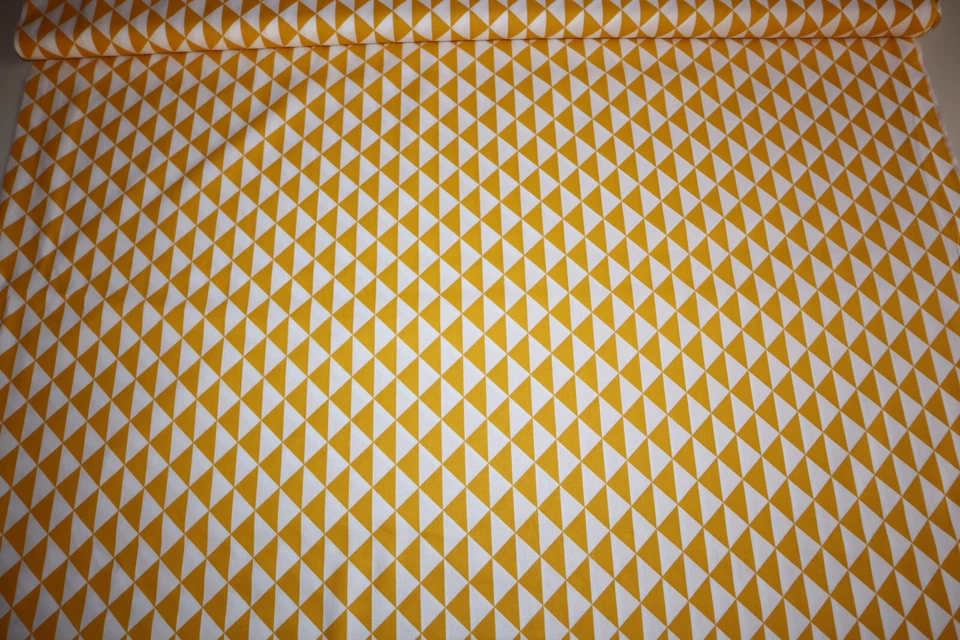 BW-Druck, Dreiecke, gelb - weiß, Br: ca. 156 cm, Mat: 100 BW --- 2. Wahl 0,50 m - Bild 3 von 4