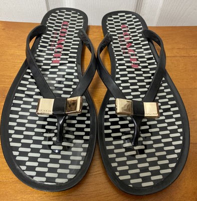 coach flip flop in signature canvas