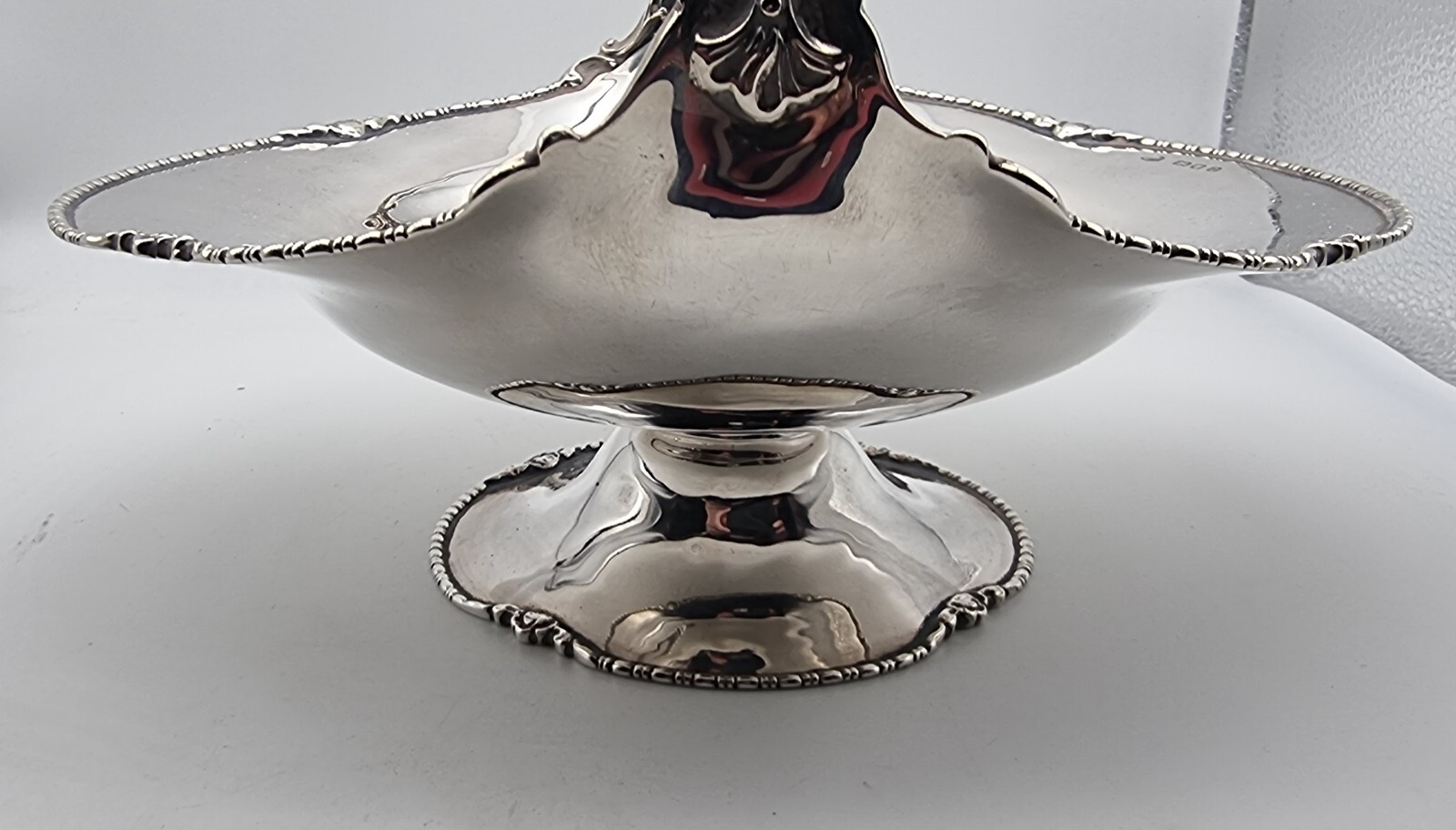 GOOD QUALITY ANTIQUE STERLING SILVER SWING HANDLE FRUIT BASKET LONDON