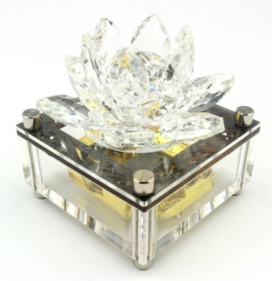 ACRYLIC CUBIC WITH CRYSTAL FLOWER  MUSIC BOX : EDELWEISS  
