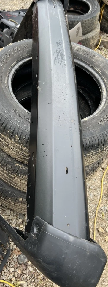 Parachoques trasero Jeep Cherokee 1997-2001 de metal negro con tapas texturizadas nunca usado Foto 2 de 4