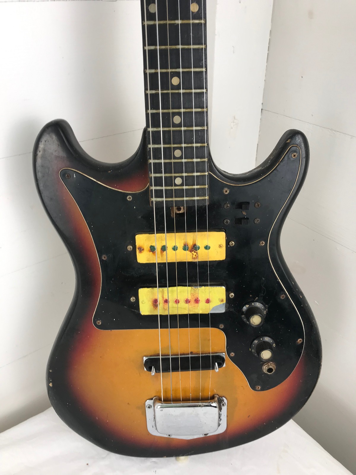 Cheap Crummy Harmony Electric Guitar - Two Pickups - Works, but Its Junk