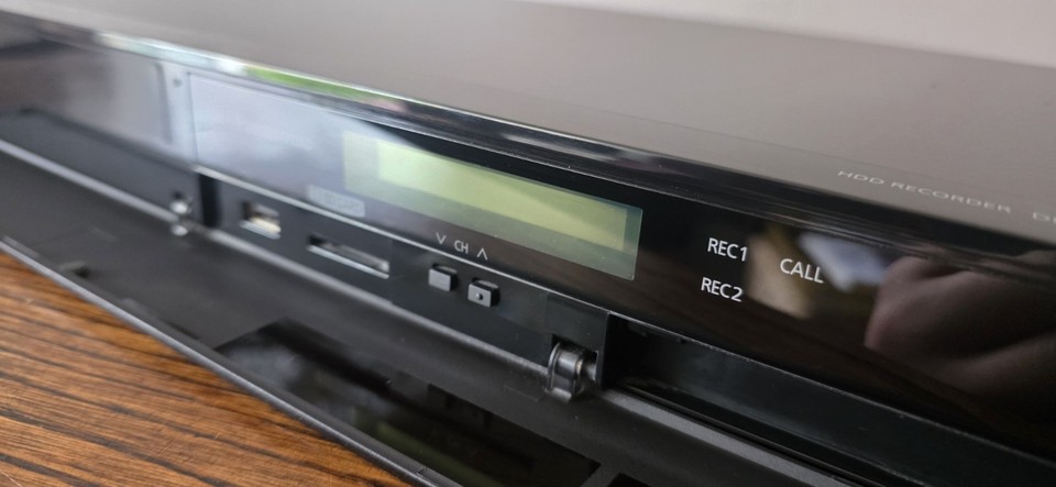 Panasonic DMR-HW100 320GB HDD Freeview Recorder With Remote Control ...