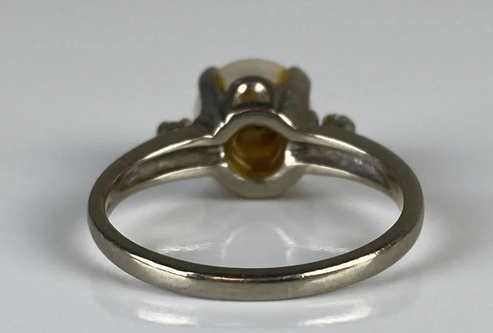 10K White Gold Peal and Diamond Ring Total weight 2.3g, Size 4 - Image 4 of 4