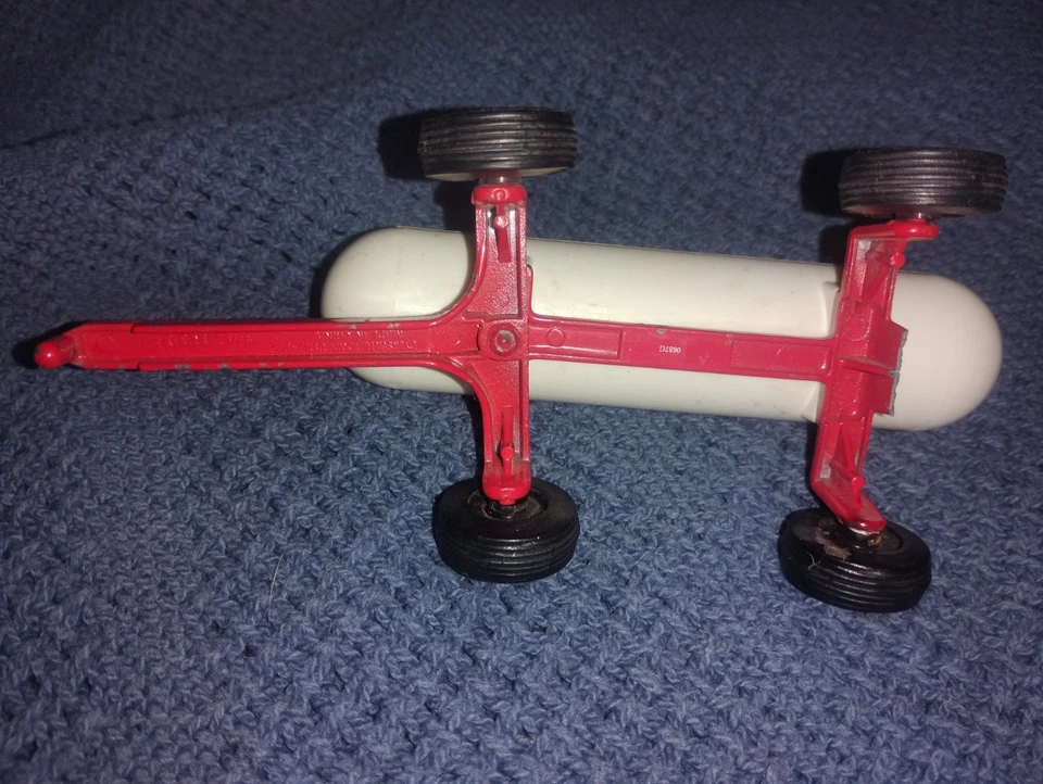 Implemento tractor John Deere tanque de amoníaco anhidro 1:64 vintage diecast blanco Foto 3 de 4