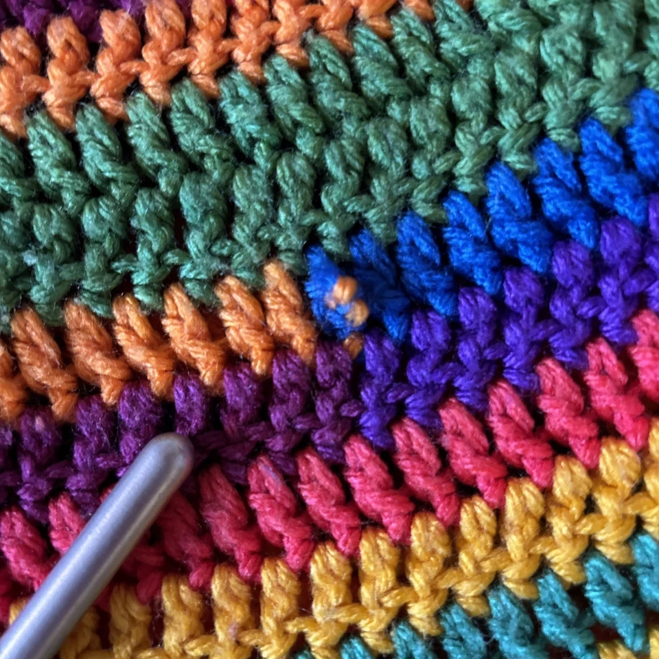 Suéter Arco Iris Tejido a Mano Único Mujer L Acampanado Manga 3/4 Dopamina Sin Marca Foto 3 de 4