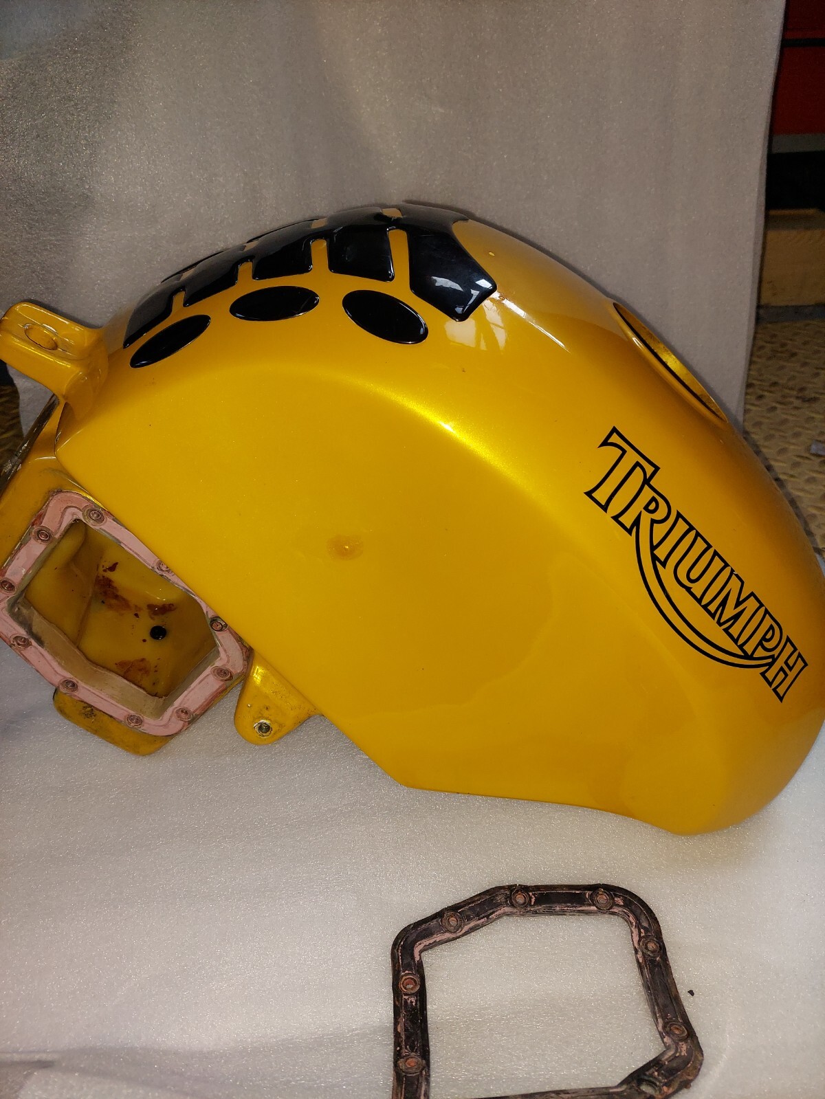 Triumph Daytona T595 955i fuel petrol tank yellow eBay