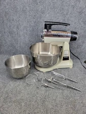 Sunbeam MIXMASTER DELUXE VISTA Mixer 2 Chrome Bowls, Beaters, Dough Hooks
