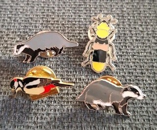 RSPB BRITISH WILDLIFE ENAMEL PIN BADGES × 4 BADGER × 2 WOODPECKER BEE (?) NATURE
