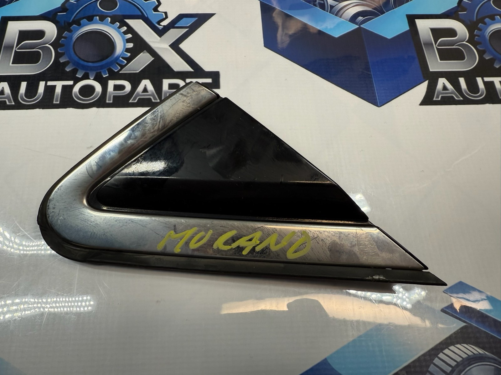 2015-2024 NISSAN MURANO FRONT RIGHT PASSENGER SIDE FENDER CORNER MOLDING OEM