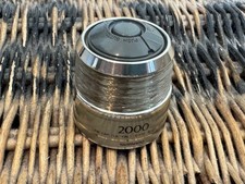 Bobina di ricambio in metallo Shimano 2000 solo, adatta ad diversi modelli, quasi come nuova