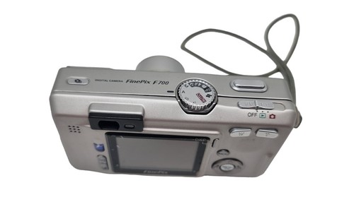 🔥 Fotocamera Fujifilm Finepix F 700 5V 3W pezzo di ricambio difetto argento decorazione Giappone🔥 - Foto 3 di 10
