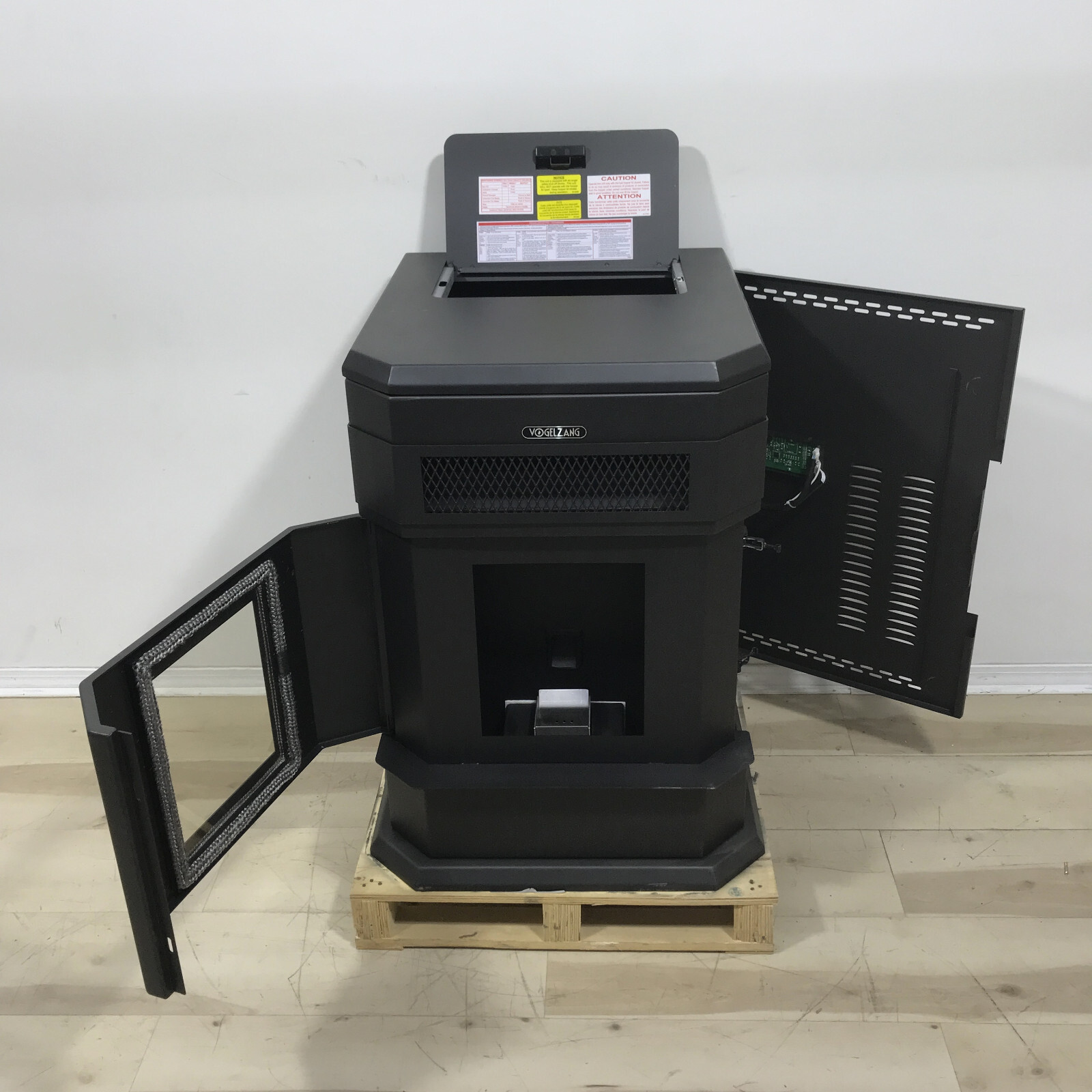 Vogelzang VG5790 2200 sq. ft. Wood Pellet Stove 120lb Hopper and Remote