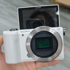 Sony Alpha A5000 White 20.1MP Mirrorless Digital Camera Body Only English 95 New