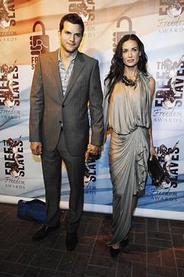 Ashton Kutcher Demi Moore  2009 Freedom Awards By Free The Slaves John- Photo 2