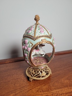 The Franklin Mint Faberge Porzellan Musik Karussell Ei Floral Rose Pferd '96