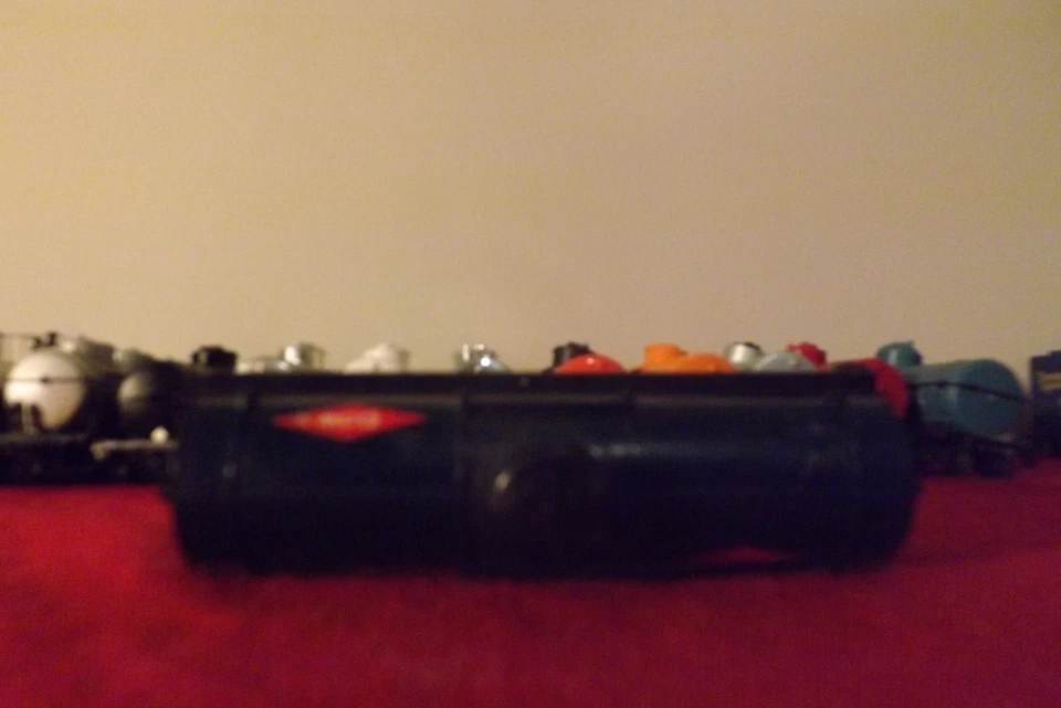 Model Power HO RTR Rolling Stock 40 Single Dome Tank Car Dow Chemical GATX 62432 - Image 3 of 4