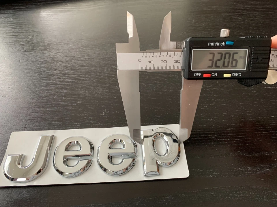 Placa de identificación Jeep emblema para capó puerta levadiza maletero tapa cromo plateado Foto 2 de 4