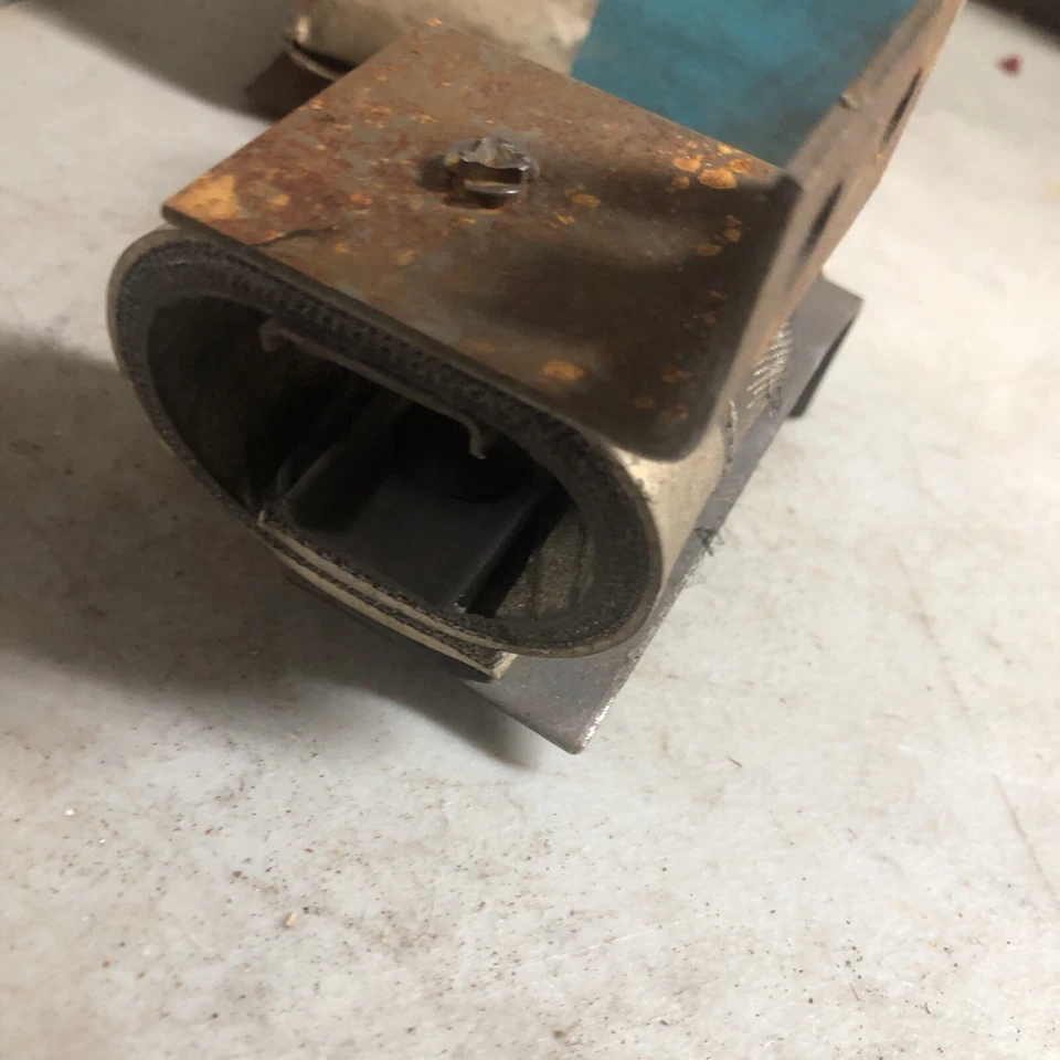 Conjunto de suspensión de silenciador trasero Ford Fairlane 1962 a 1965 en caja B-196 Foto 2 de 4