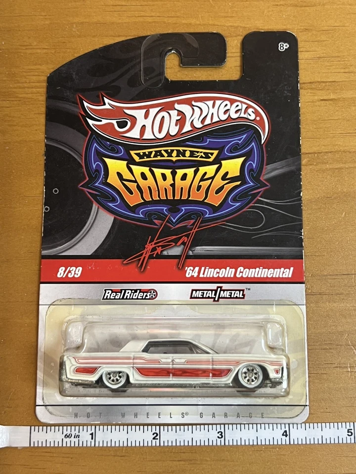 Lincoln Continental #8/39 blanco firmado Chase Hot Wheels Wayne's Garage '64 Foto 2 de 4
