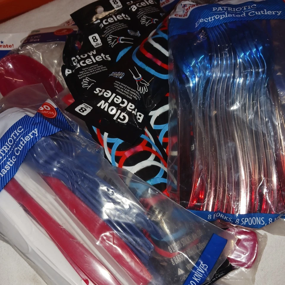 Patriotic Party Decor, Party Supplies Dinnerware. New. 113pcs - Image 3 of 4