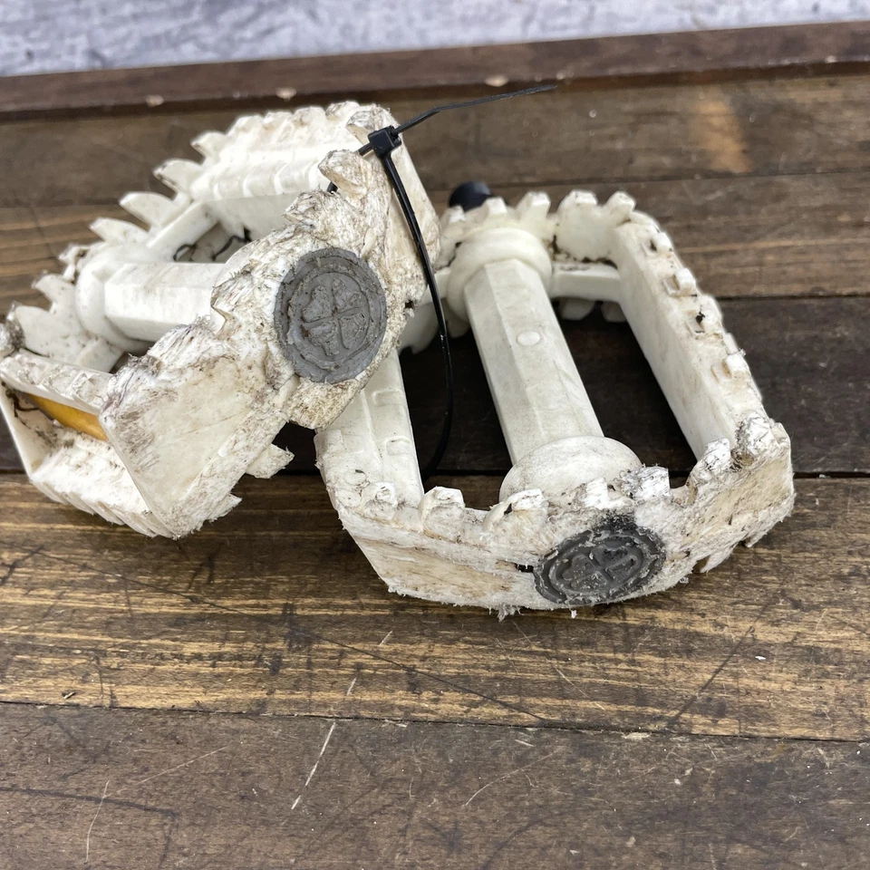 Pedais vintage GT Performer Freestyle VP-873 branco par de bicicletas eixo 1/2 1 peça - Imagem 2 de 4