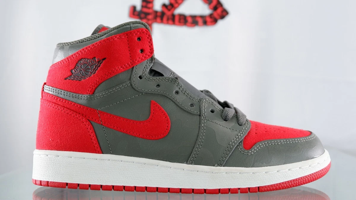 NEW Nike Air Jordan 1 Retro High Premium Camo 3M Bred GS Size 5.5 Y 822858 032