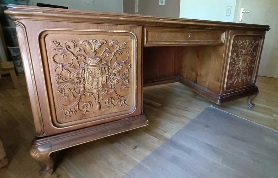 Antiker Schreibtisch aus Holz