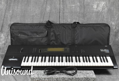 KORG 01/W FD Music Workstation Synthesizer in Very Good Condition 