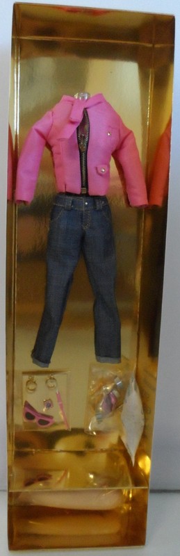 HOT CHICK OUTFIT 2018 LUXE LIFE CONVENTION INDUSTRY STYLE LAB INTEGRITY TOYS