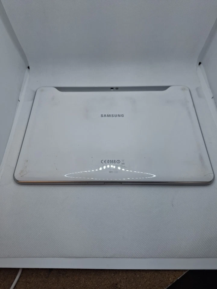 Samsung Galaxy Tab GT-P7510 - White - Android Tablet - FOR PARTS/REPAIR - Image 4 of 4