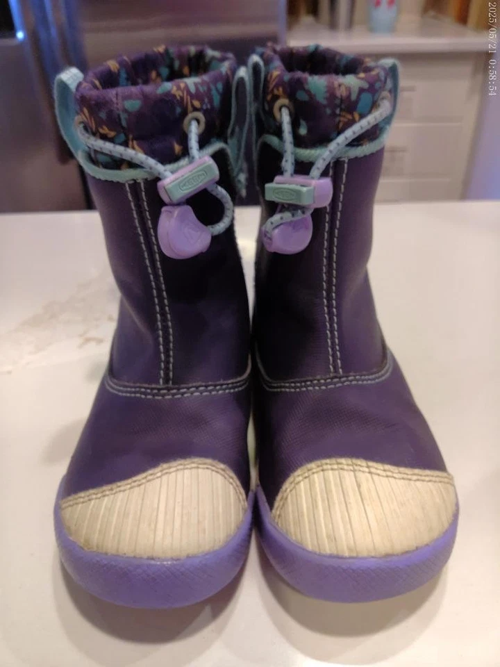 Botas impermeables Keen Encanto azul marino para niña talla 9 ¡casi perfectas lindas! Foto 3 de 4