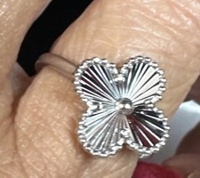925 Sterling Silver 4 Leaf Flower Ring. Size Is 7 Inches.