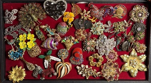 Lot Of Vintage Rhinestone Costume Jewelry  Brooches Signed And Unsigned